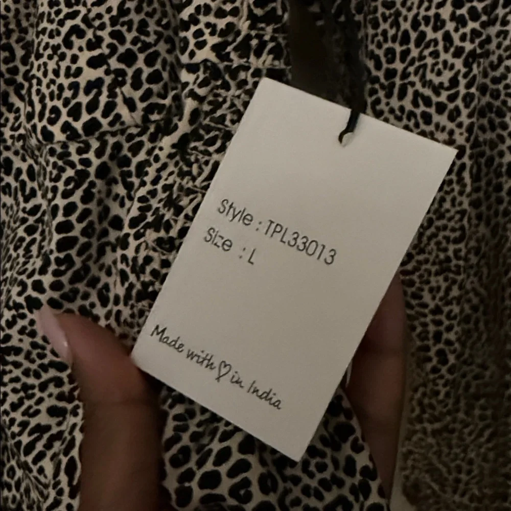 Women's Black and White Leopard Print Top - Picture 3 of 3